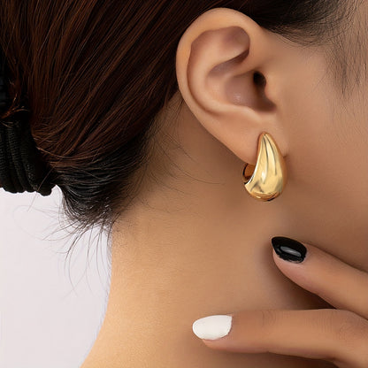 A Women's Fashion All-in-one C Earrings