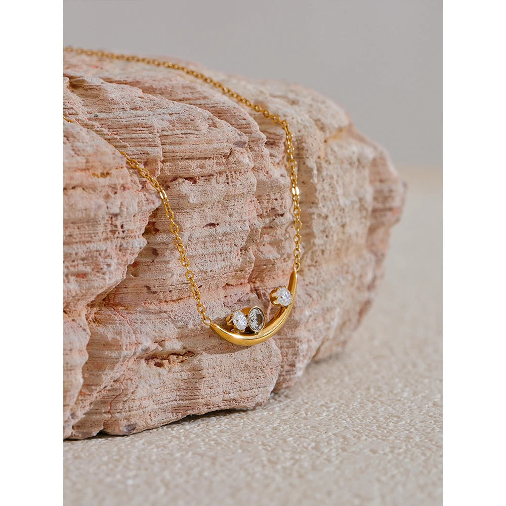 LUMEN KOREA PENDANT NECKLACE