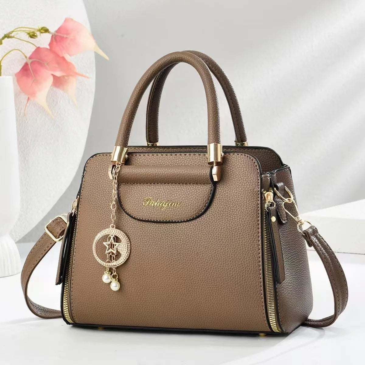 SMALL FASHIONABLE WOMEN’S CROSSBODY BAG
