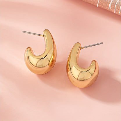 A Women's Fashion All-in-one C Earrings