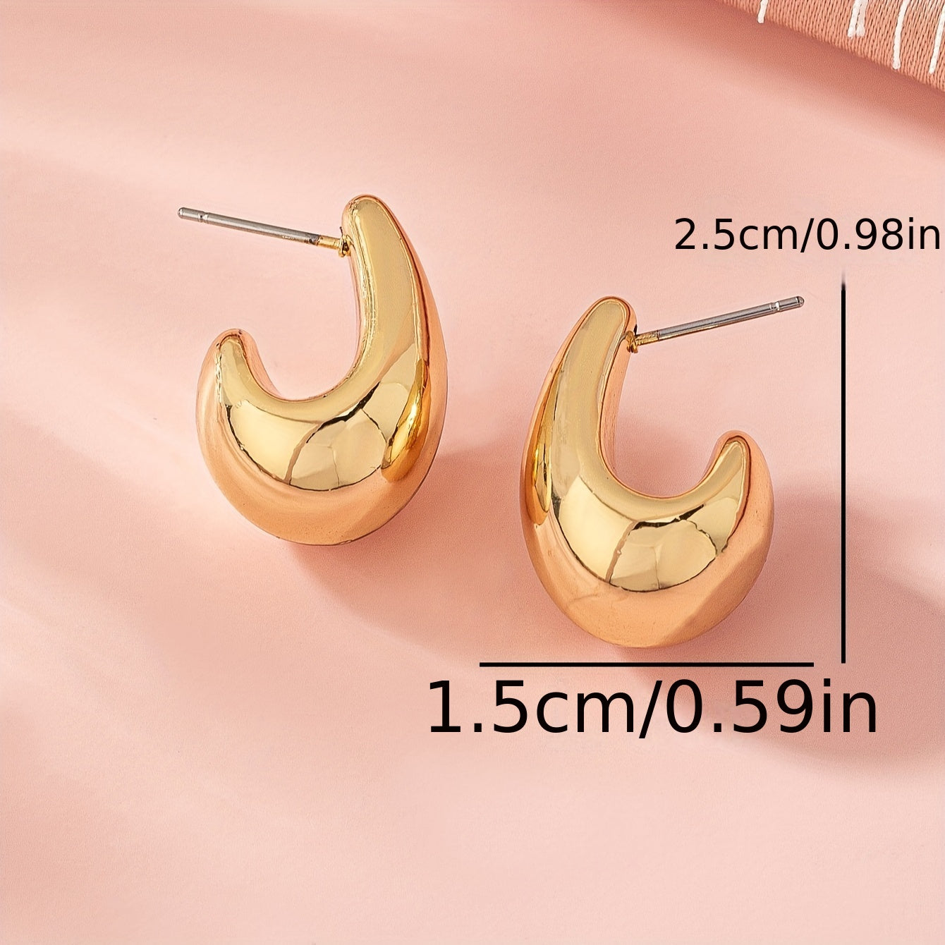 A Women's Fashion All-in-one C Earrings